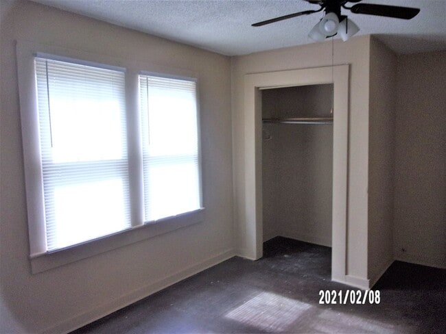 Building Photo - 2 Bedroom Apartment