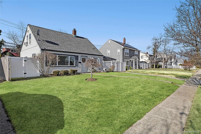 Building Photo - 22 Shelter Ln