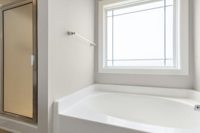 Building Photo - Charming and Freshly Updated Cul-de-Sac Home in Sanford!