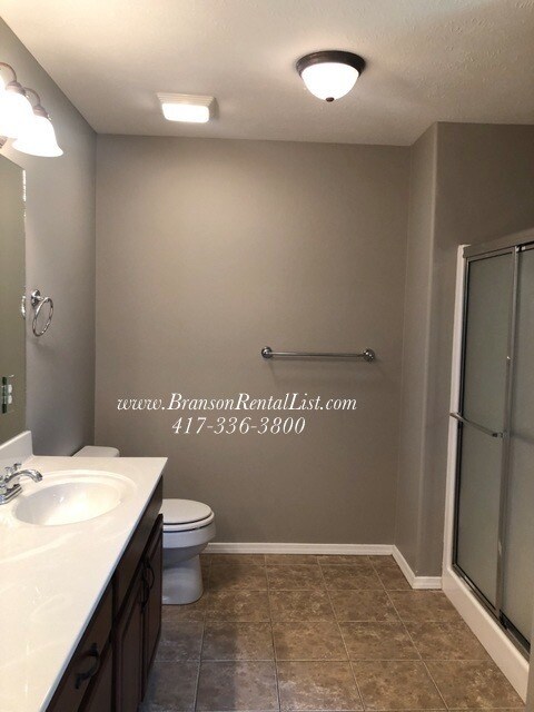 Building Photo - Over 2,000 sqft on one level