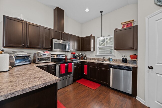 Building Photo - 211 Lynden Ln