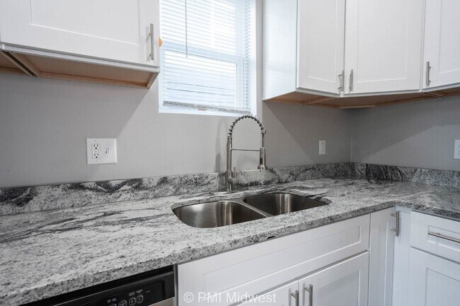 Building Photo - "Spacious 3-Bedroom Duplex with Granite Charm in Indianapolis – 1250 Sq Ft of Modern Living!"