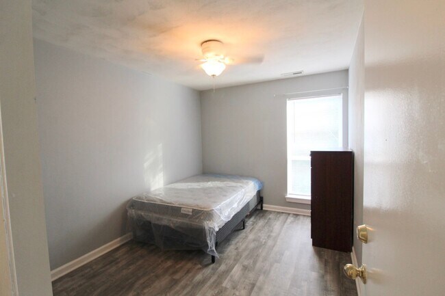 Building Photo - 1430 Devon Ln