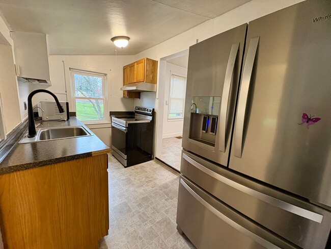 Building Photo - 2 Bedroom 1 Bathroom in Middletown!