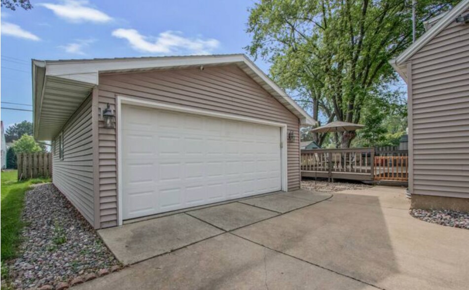 Building Photo - 1071 Kenwood St