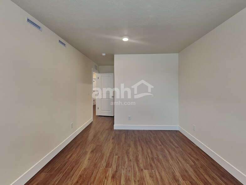 Building Photo - 1351 E Old Mesquite St