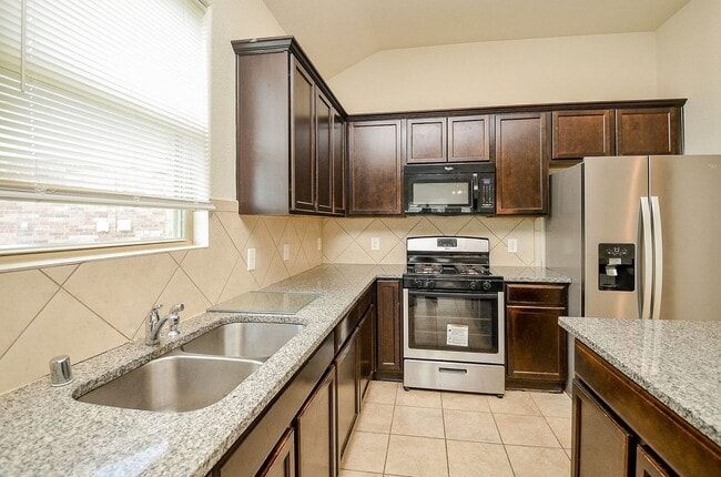 Building Photo - 16608 Spirit Lake Ct