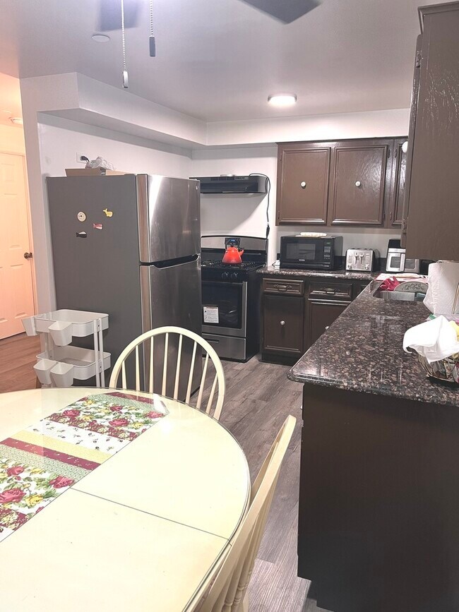 Building Photo - 8812 Briar Ct