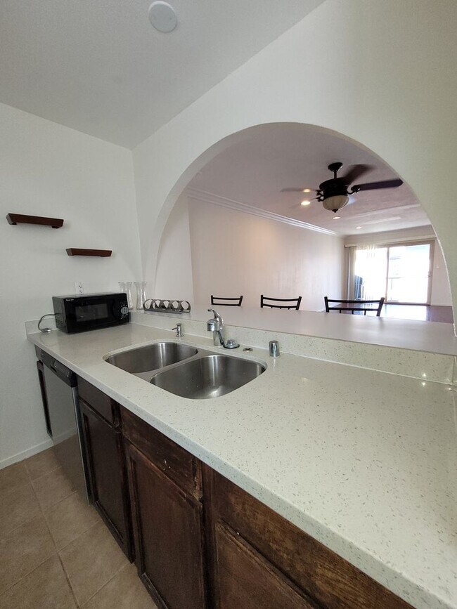 Building Photo - Beautiful Second Floor Condo in Great Area!