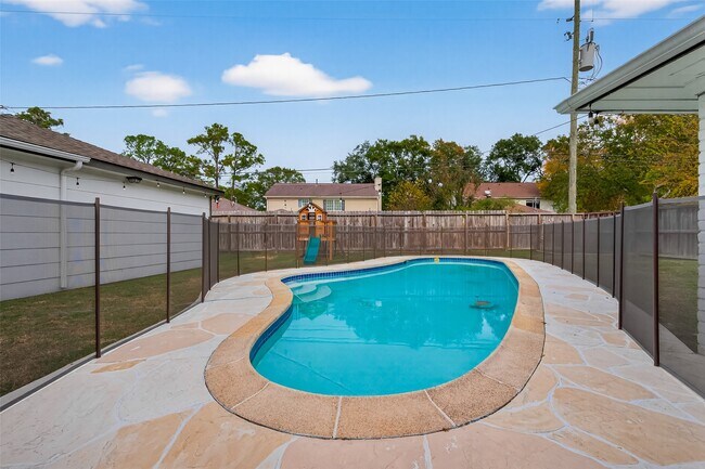 Building Photo - 13418 Paradise Valley Dr