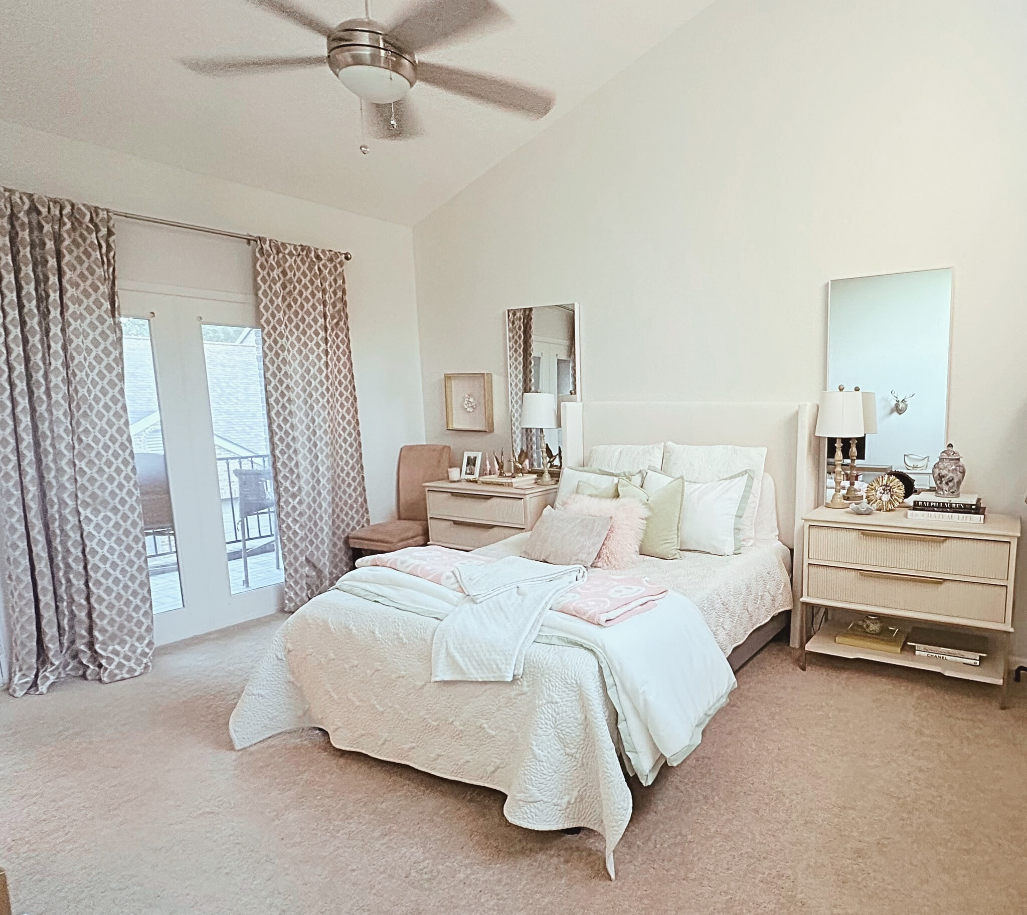 Spacious primary bedroom - 8103 N New Braunfels Ave #5