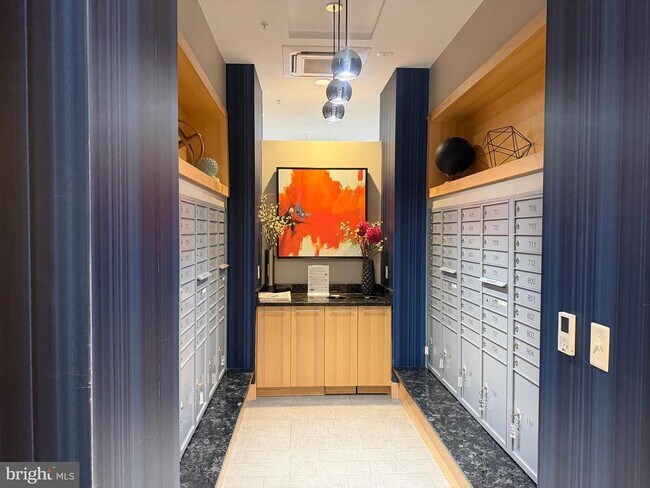 Building Photo - 1320 Fenwick Ln