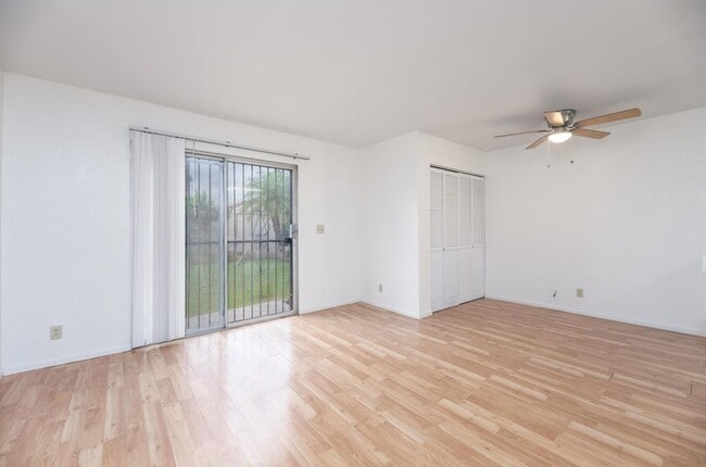 Building Photo - Charming Artesia Gem!