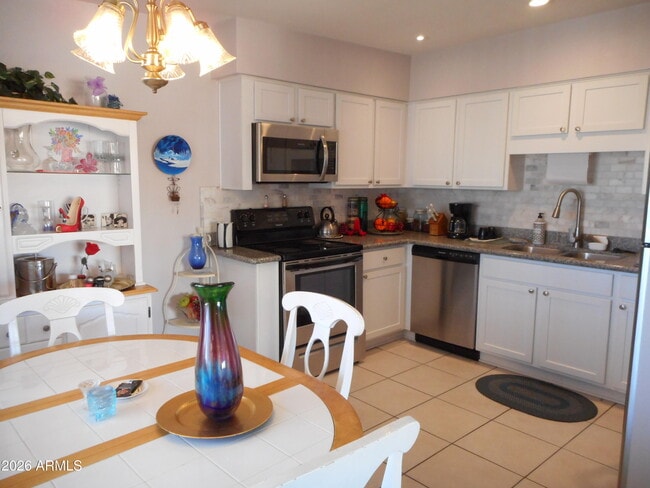 Building Photo - 6805 E 2nd St