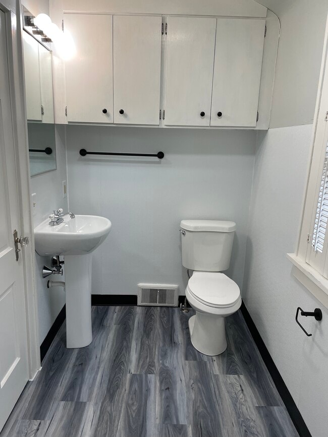 Building Photo - 2318 Storm St