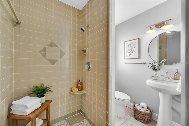 Building Photo - 124 Crystal Beach Ave