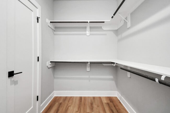 Building Photo - 6817 Peerless St