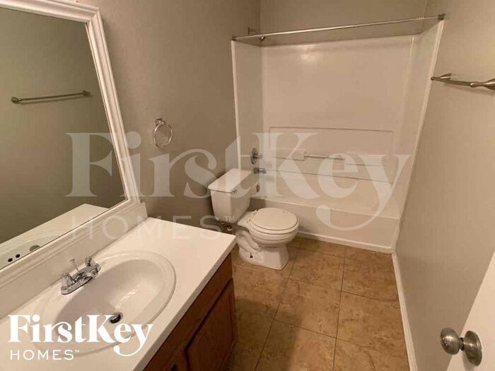 Building Photo - 2026 Cold River Dr