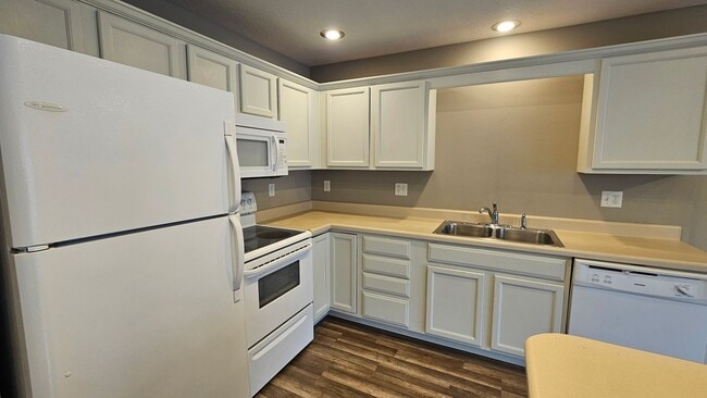 Building Photo - Modern 3-Level Townhouse in a Desirable Ne...