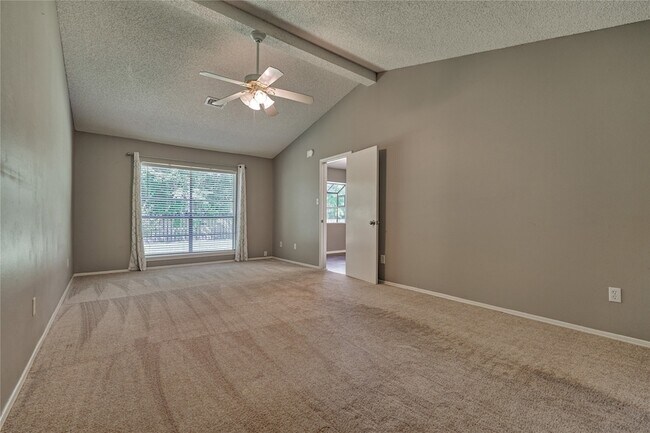 Building Photo - 3122 Village Park Dr