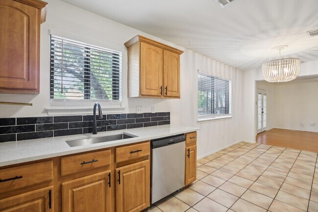 Building Photo - 1300 Tuxford Cove