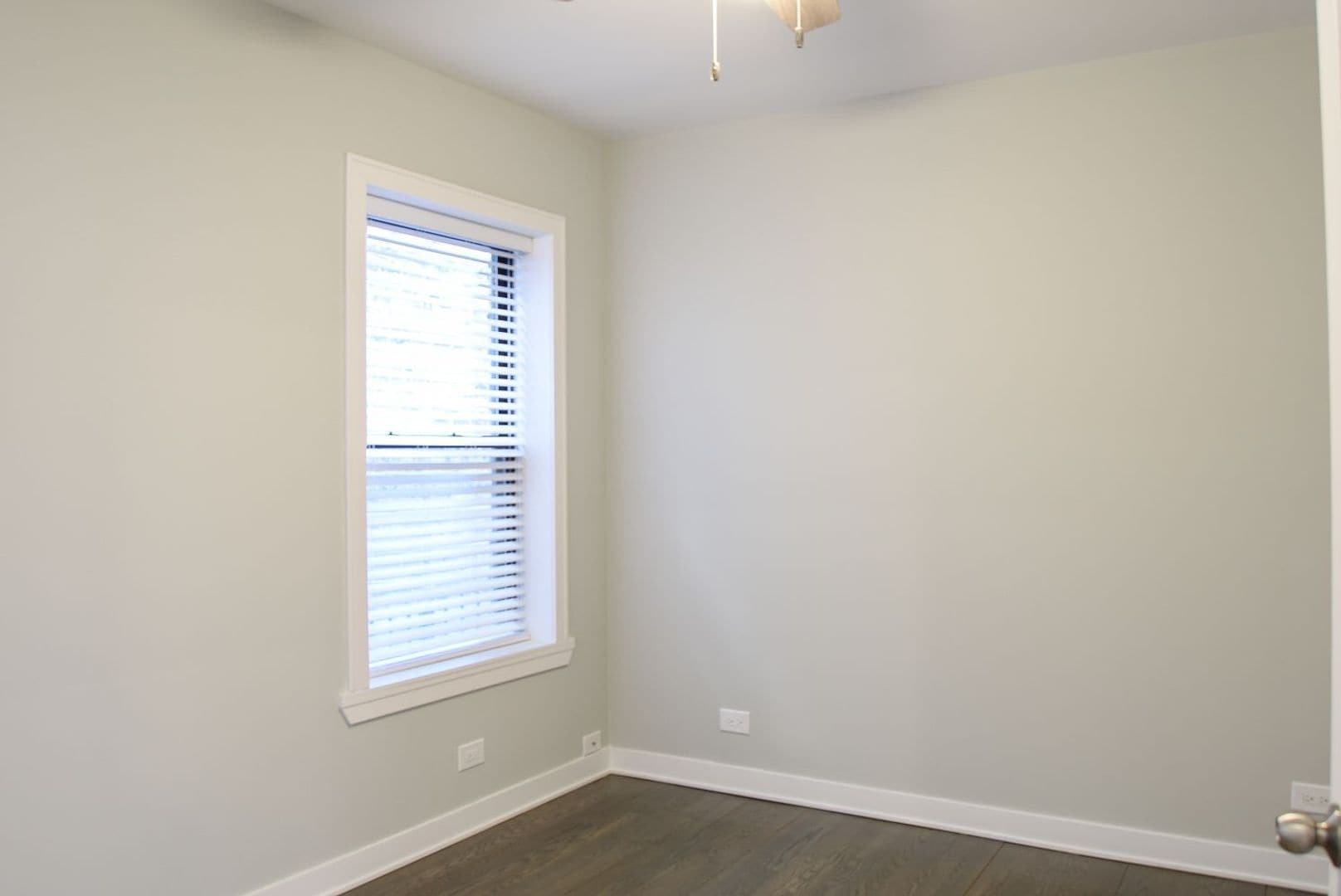 Building Photo - 5061 N Damen Ave