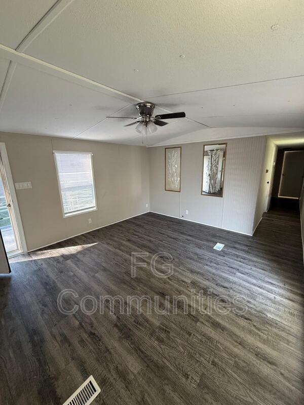 Building Photo - 3160 Dunn St