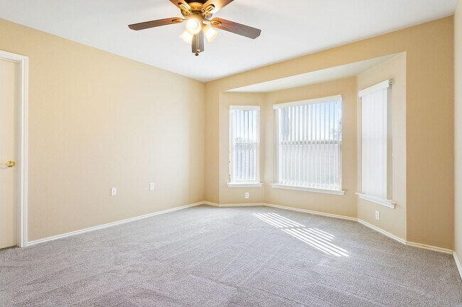 Building Photo - 121 Plover Pass