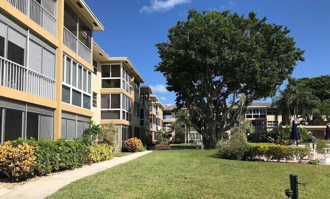 Building Photo - 1200 SW 12th Ave