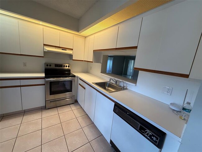 Building Photo - 701 SW 128th Ave
