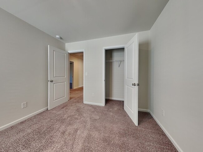 Building Photo - Coming Soon! Burnside Farms! Near USC, For...