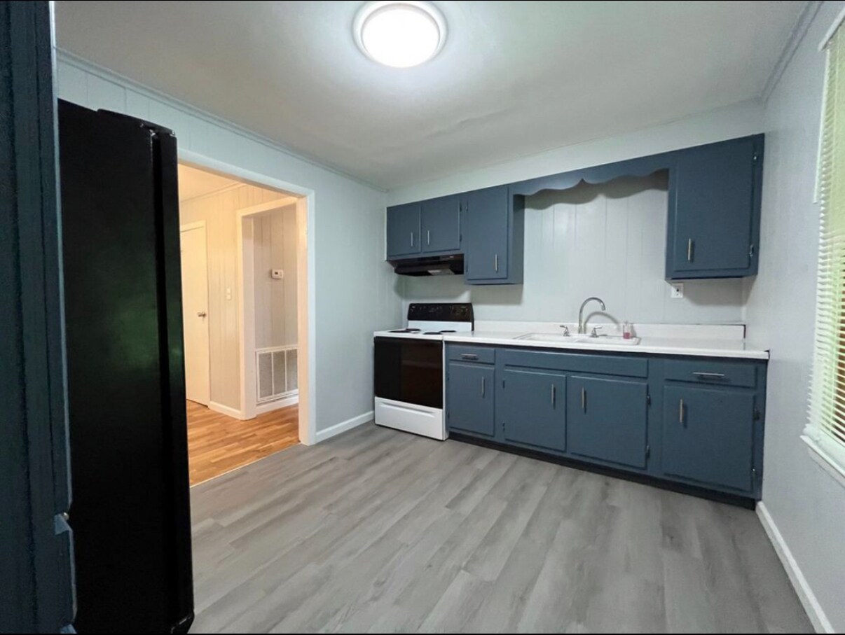 Building Photo - 3009 Cox Ln