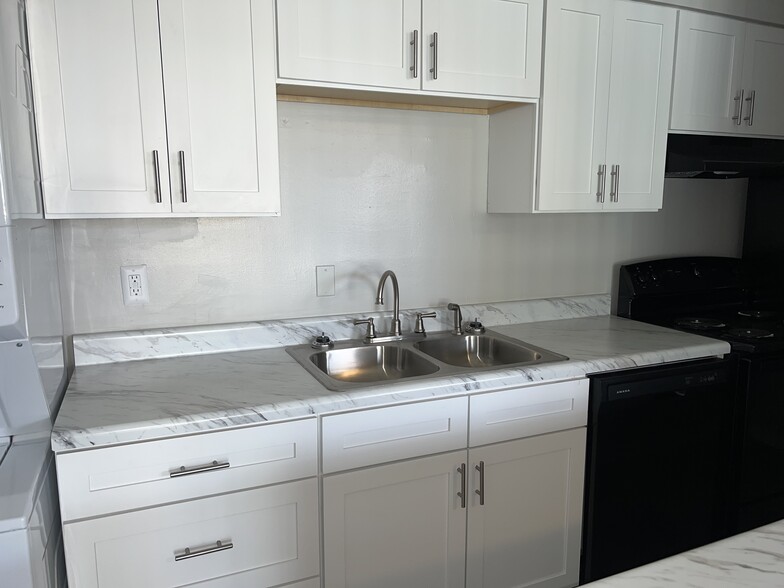 Remodeled 1 bedroom - Cedar Greene Apartments