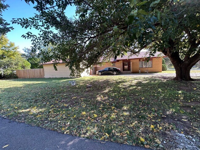 Building Photo - 301 Elva St