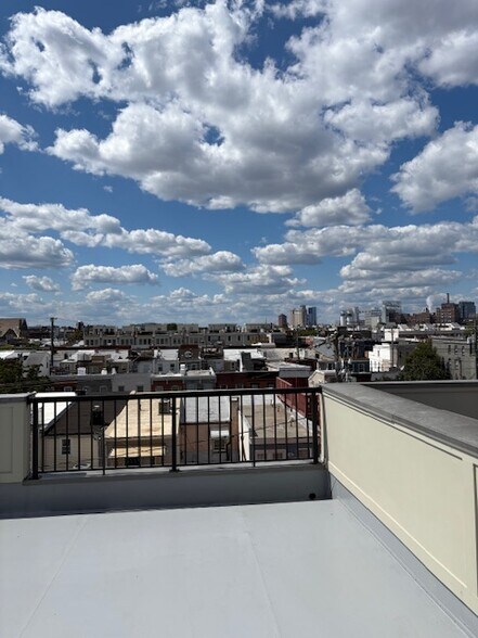 Building Photo - 1408 Steuart St