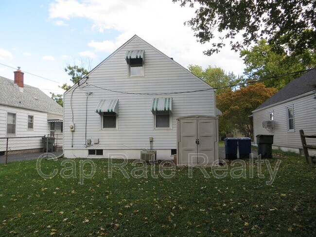 Building Photo - 469 S Waverly St
