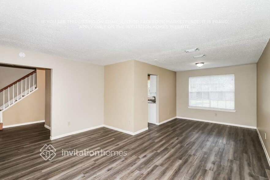 Building Photo - 16011 Sweetwater Creek Dr