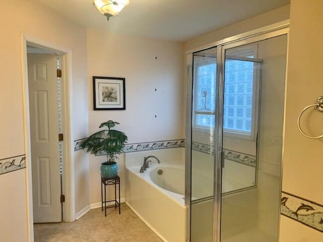 Building Photo - 110 Park Oaks Ct