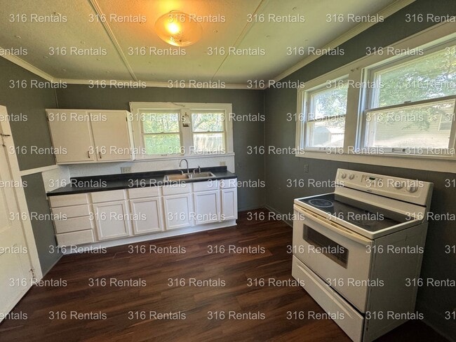 Building Photo - $795 - 2 bed 1 bath - Single Family Home