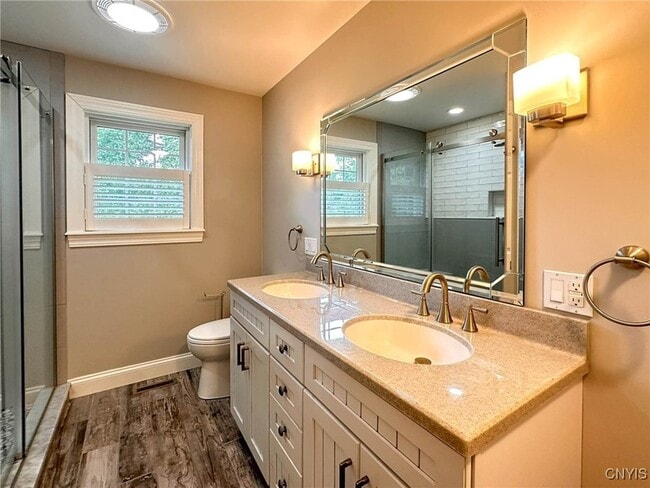 Building Photo - 97 1/2 Sanger Avenue Unit
