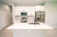 Building Photo - 1103 St Tropez Ct