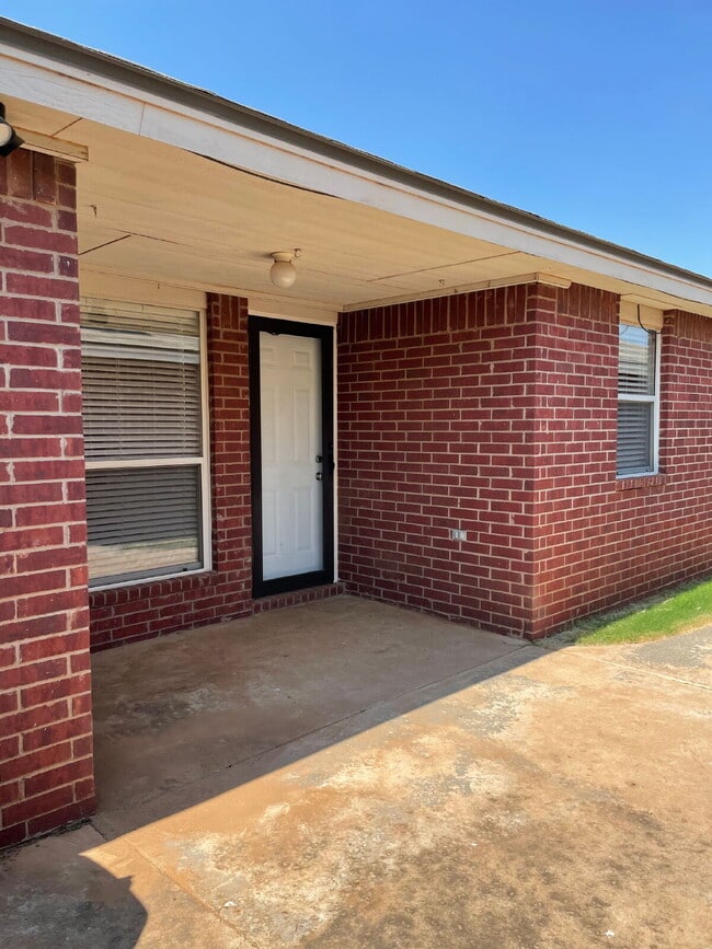 Building Photo - Cute 2 bed/2 bath/2 car garage in a great ...