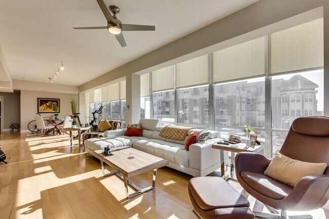 Building Photo - 525 Kedzie St