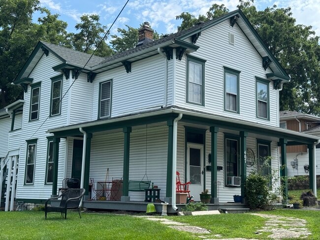 Primary Photo - 407 Holmes St
