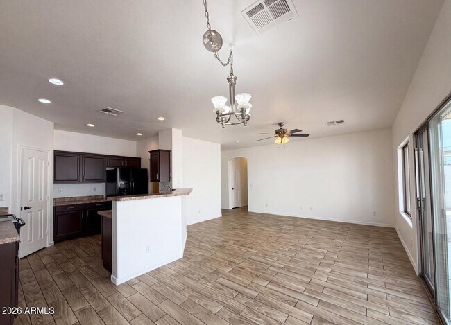 Building Photo - 606 W Beautiful Ln
