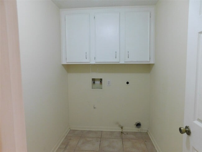 Building Photo - 2502 Stephens Grant Dr