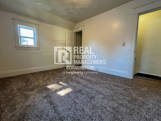 Building Photo - 2-Bedroom Townhome-Style Duplex with Priva...