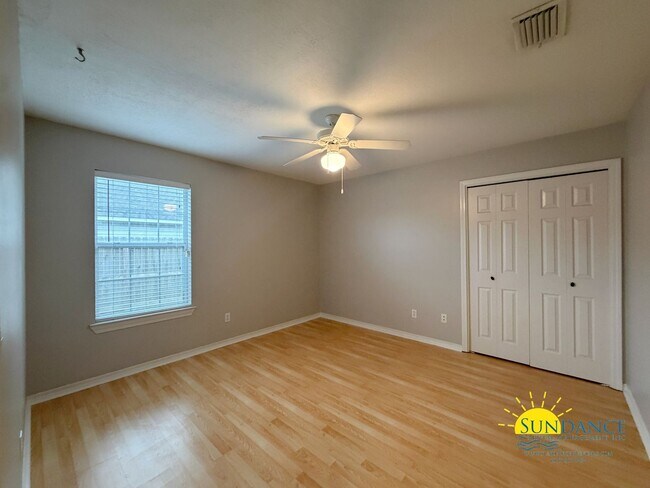 Building Photo - Charming 3 Bedroom Home in Mary Esther near Hurlburt Field!