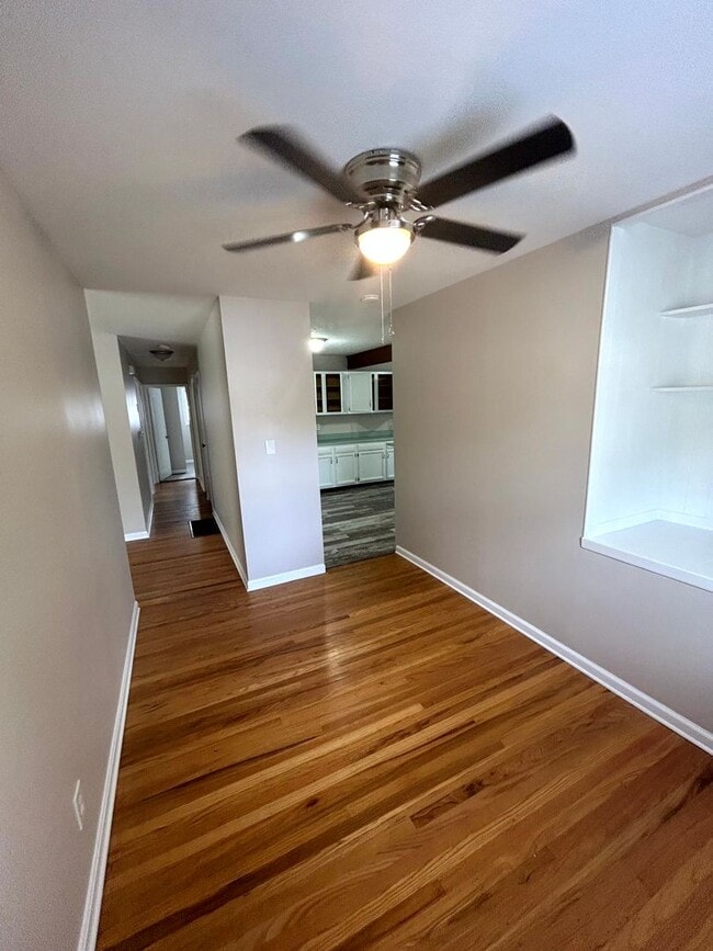 Building Photo - Beautiful 3-Bed Home in Prime Jeffersontown Location!