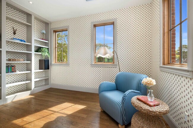 Building Photo - 501 NW B St